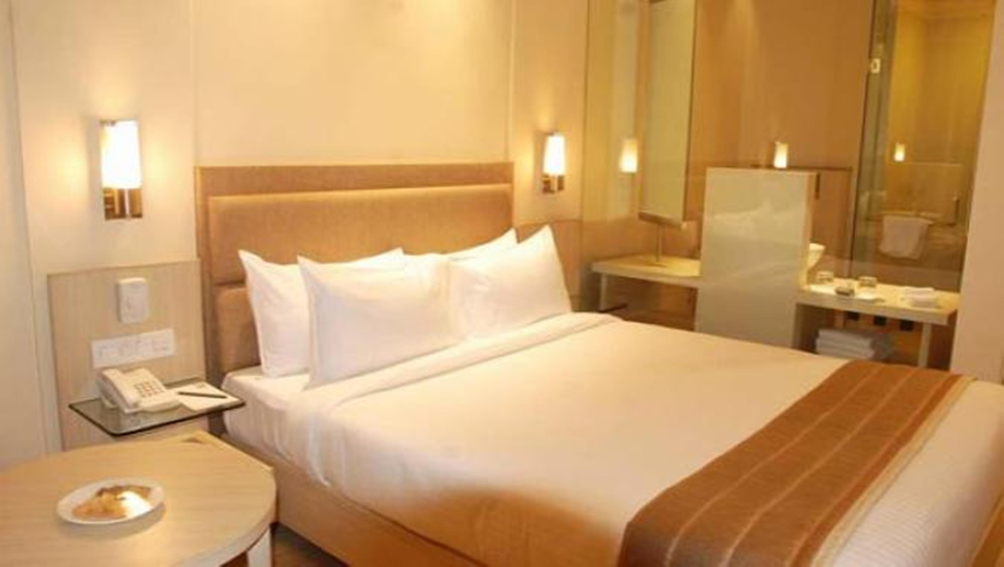 Sarovar Portico Naraina, Hotel New Delhi Exterior photo
