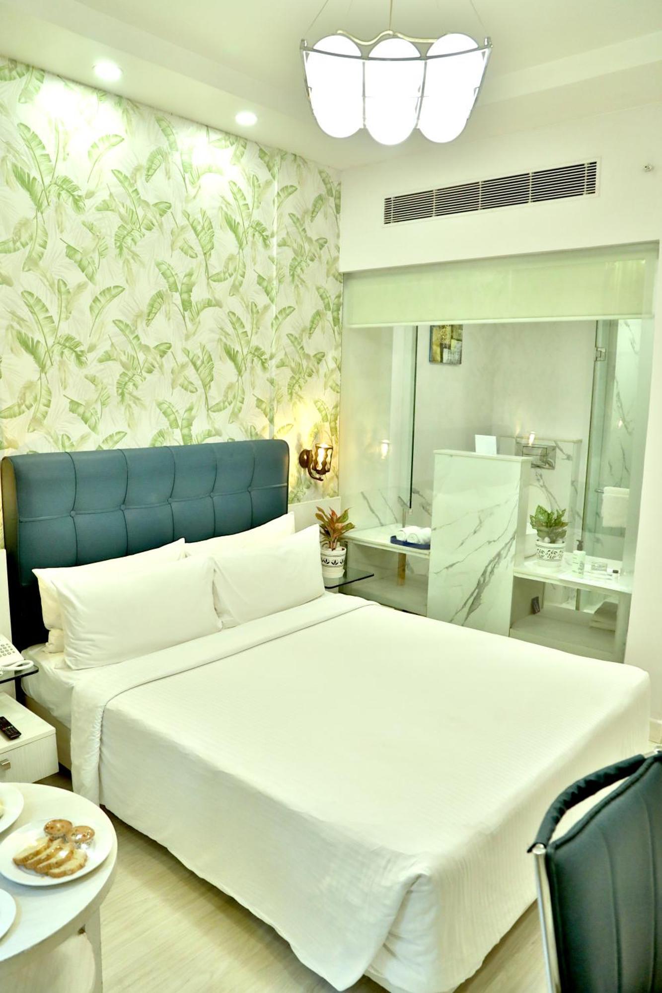 Sarovar Portico Naraina, Hotel New Delhi Exterior photo