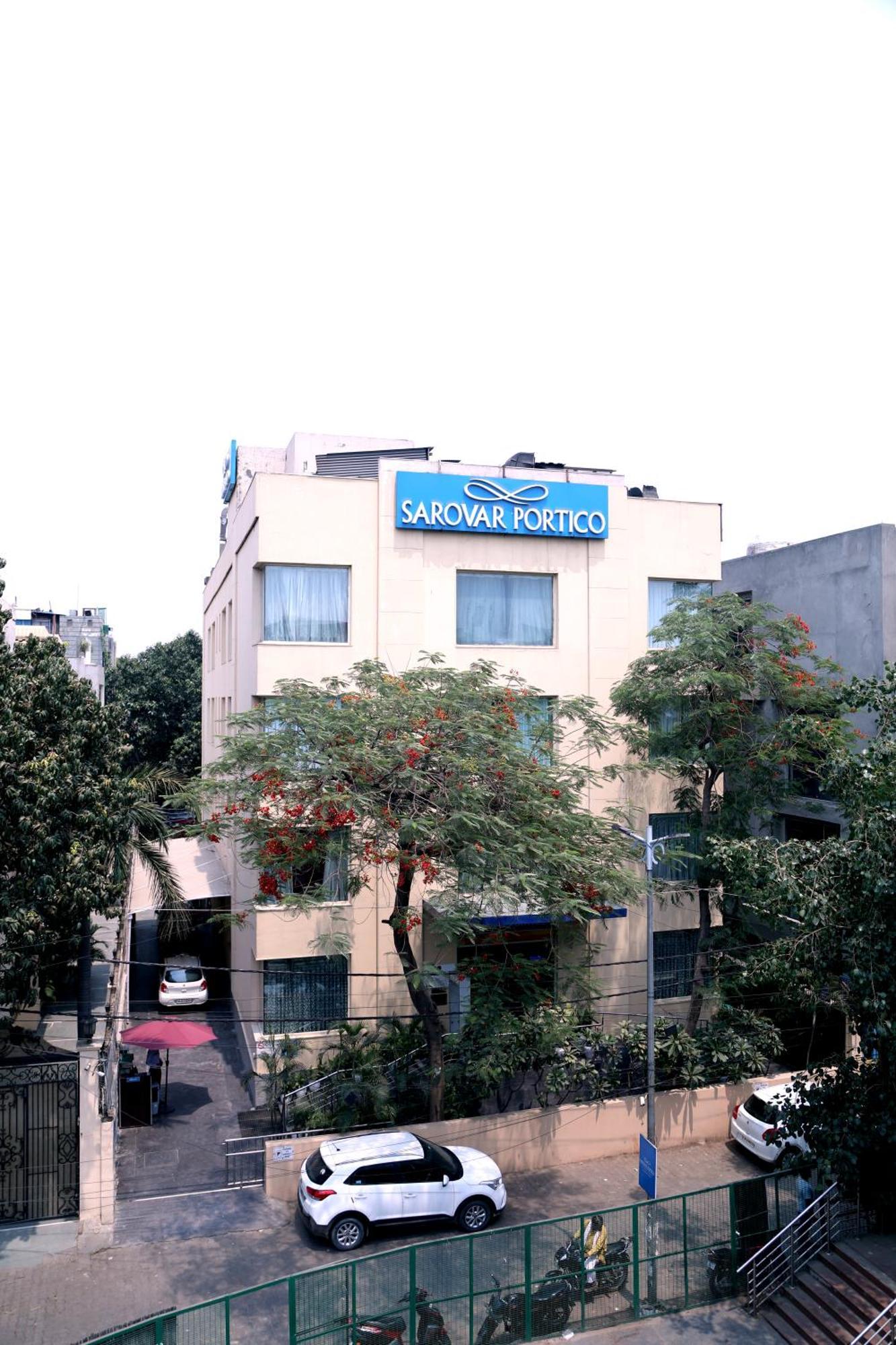 Sarovar Portico Naraina, Hotel New Delhi Exterior photo