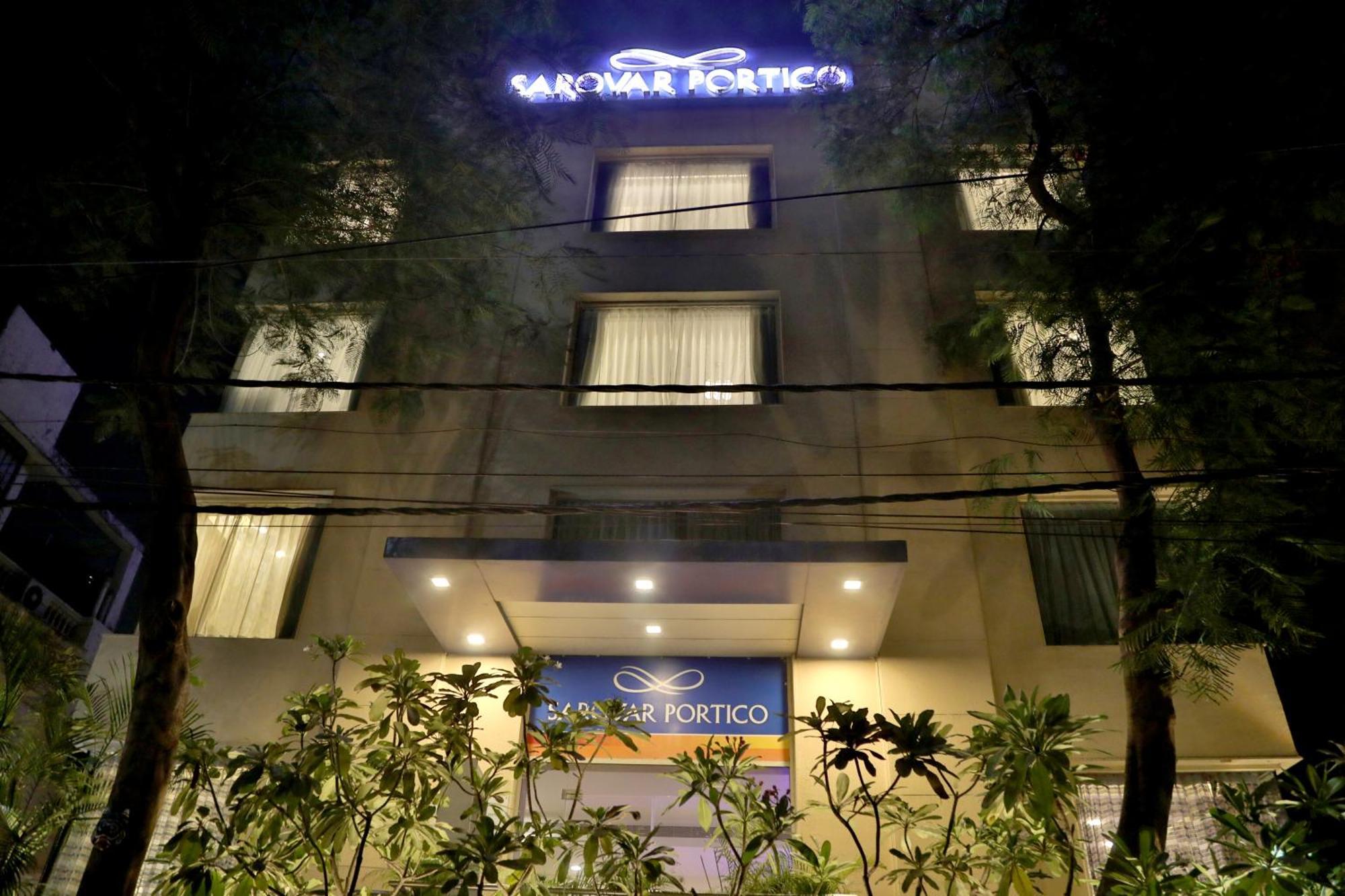 Sarovar Portico Naraina, Hotel New Delhi Exterior photo