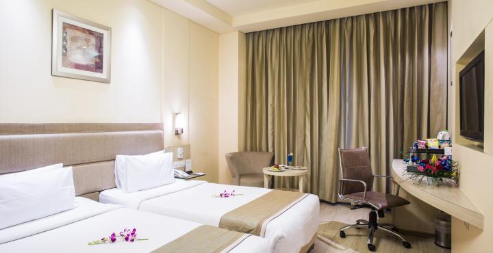 Sarovar Portico Naraina, Hotel New Delhi Exterior photo