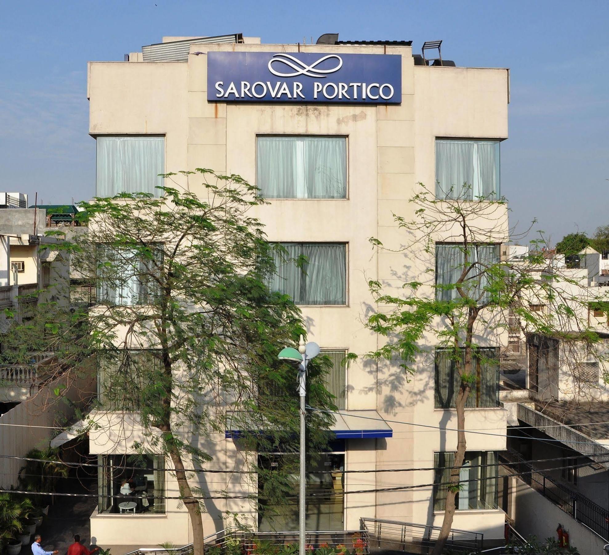Sarovar Portico Naraina, Hotel New Delhi Exterior photo