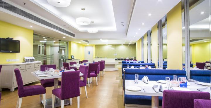 Sarovar Portico Naraina, Hotel New Delhi Exterior photo